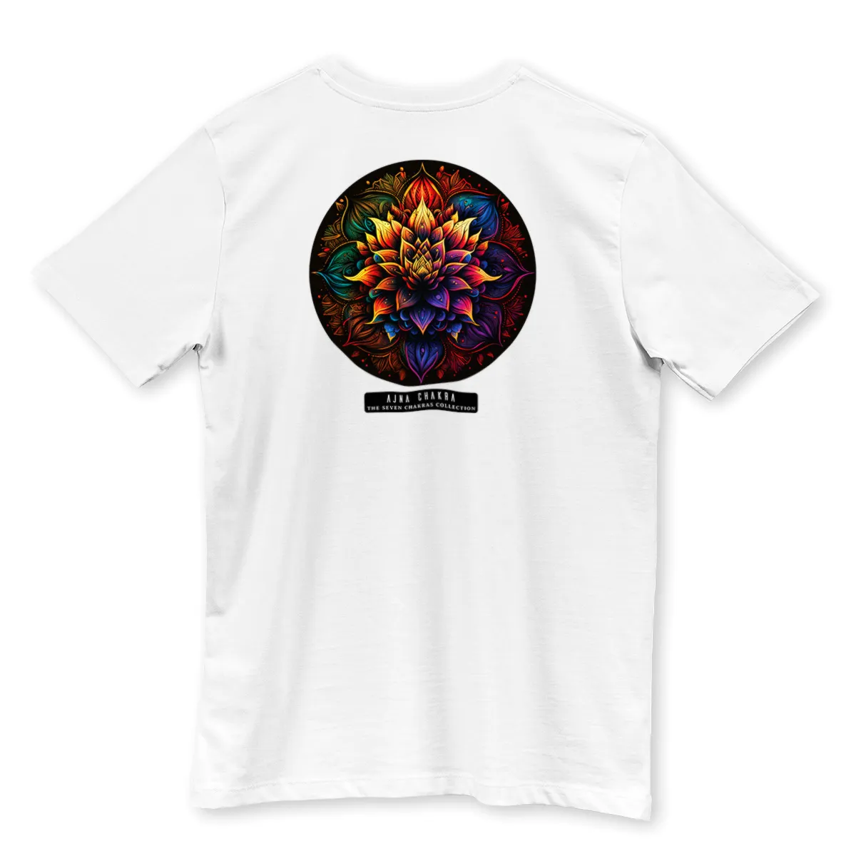 Imagine cu un tricou alb printat pe spate cu mesajul Ajna Chakra