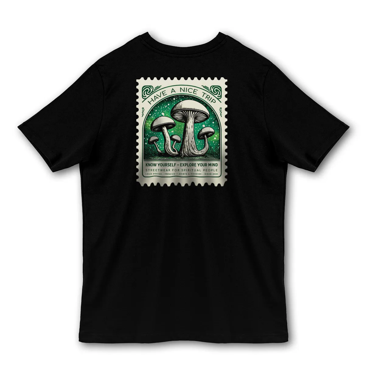 Imaginea unui tricou printat pe spate cu un timbru pe care scrie mesajul Have a nice trip