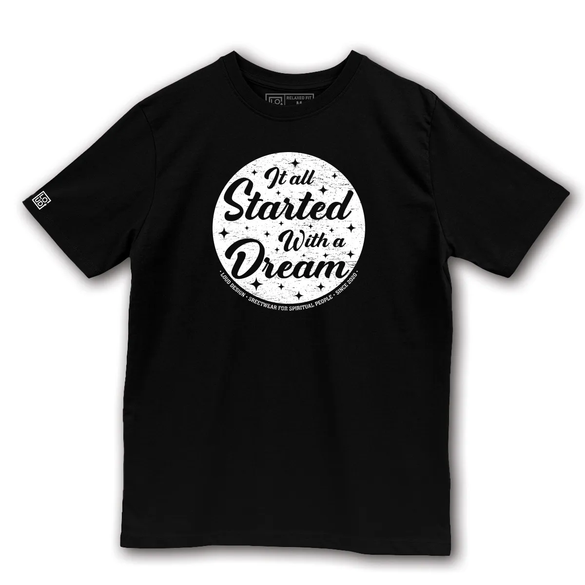 Imaginea unui tricou printat pe fata cu mesajul It all started with a dream