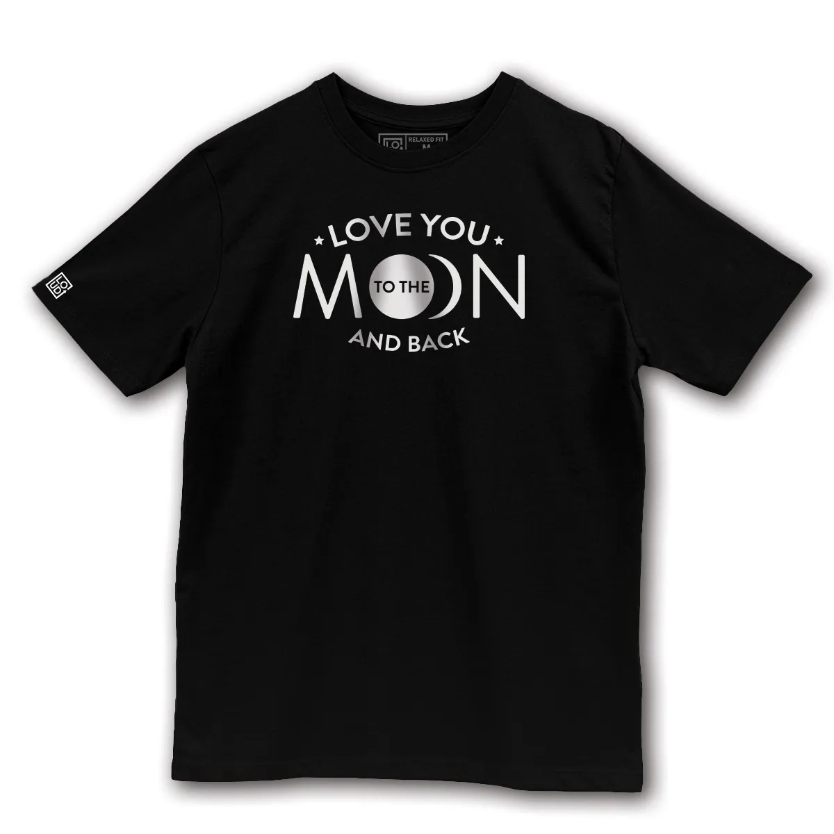 Imaginea unui tricou negru printat pe fata cu mesajul Love You To The Moon and Back