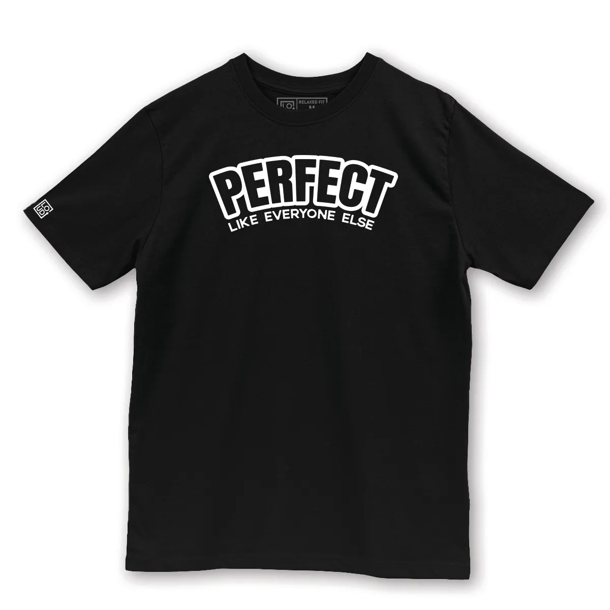 Imaginea unui tricou negru printat pe fata cu mesajul Perfect Like Anyone Else